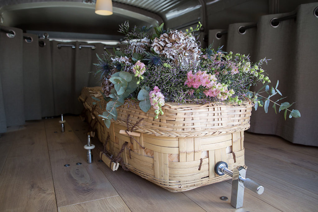 Arka Original Funerals » How to Plan a Funeral on a Budget